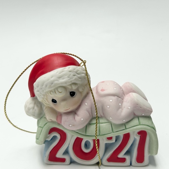 🌨️❄️🔴Precious Moments - Baby’s 1st Christmas (2021) Porcelain Ornament - Picture 4 of 17